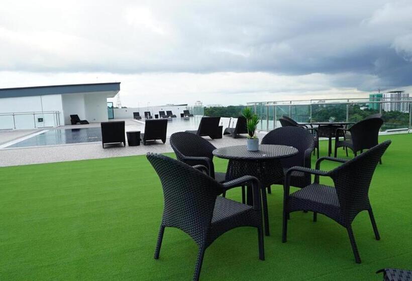 호텔 Regatta Stay Kozi Square Kuching