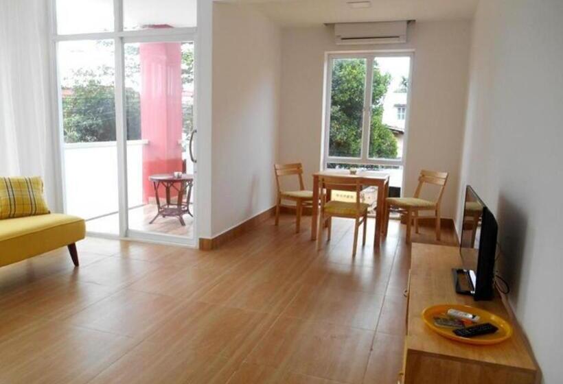 ペンション Redhouse