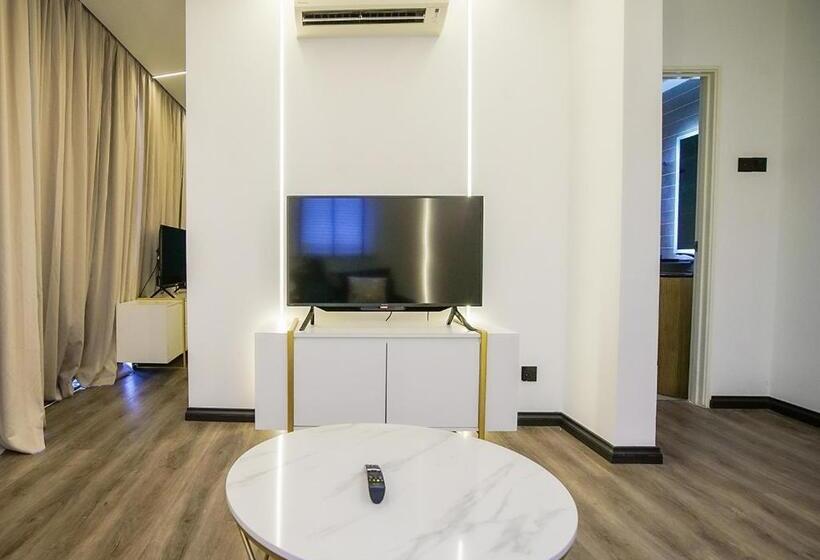 호텔 Regatta Stay Kozi Square Kuching