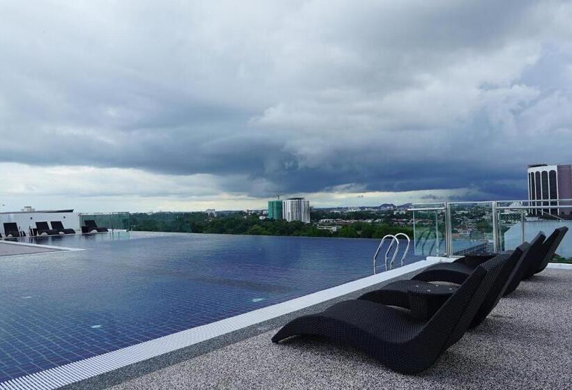 호텔 Regatta Stay Kozi Square Kuching