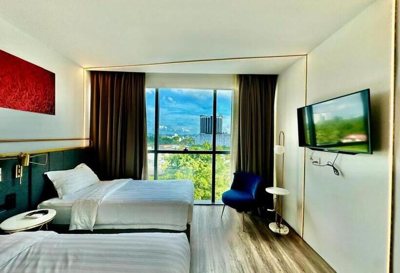 호텔 Regatta Stay Kozi Square Kuching