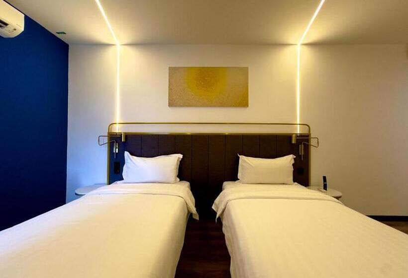 호텔 Regatta Stay Kozi Square Kuching