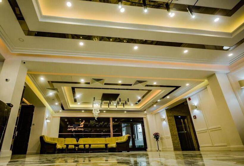 استراحتگاه Carpat Inn