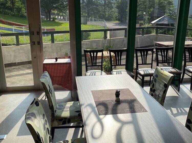 Riverside Hostel B&b – Hostel