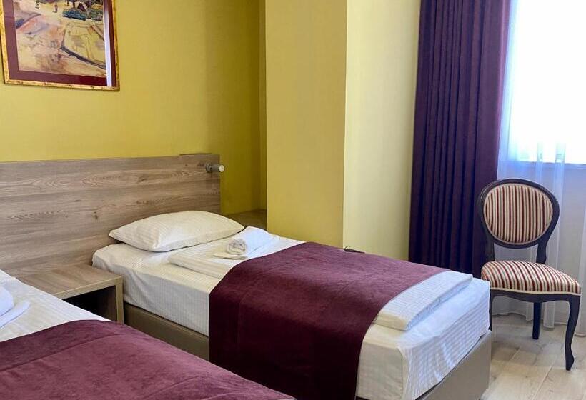 هاستل Art хостел готель адреналін