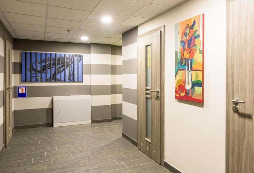 هاستل Art хостел готель адреналін