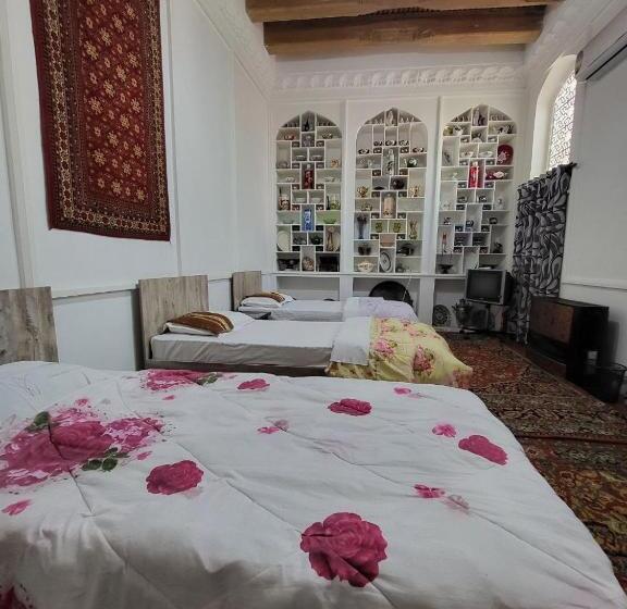 הוסטל Bobo Haydar Guest House