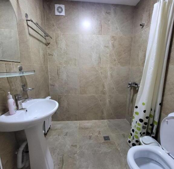 הוסטל Bobo Haydar Guest House