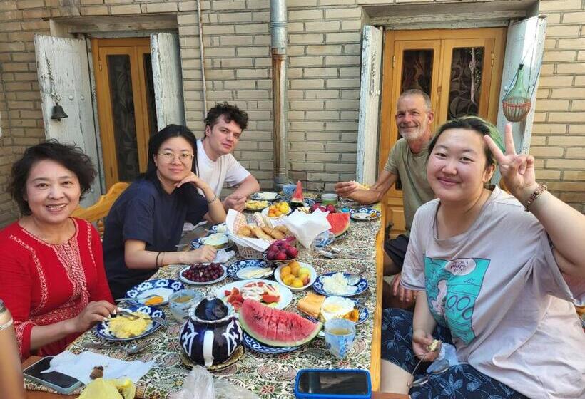 הוסטל Bobo Haydar Guest House