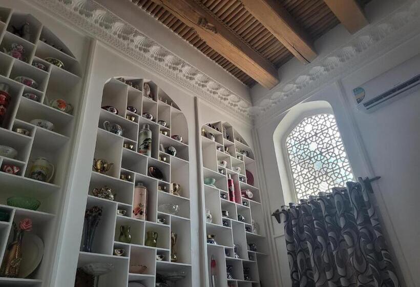 הוסטל Bobo Haydar Guest House