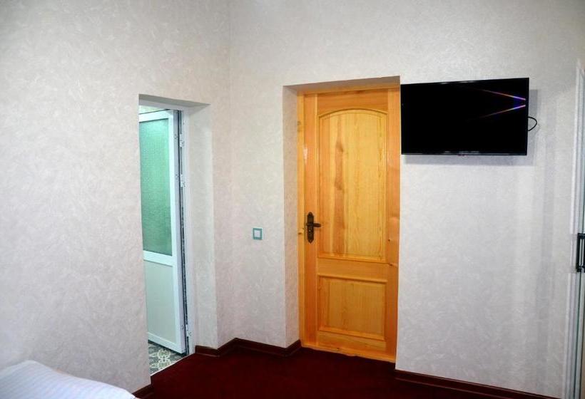 ユースホステル Guest House Dilorom B&b