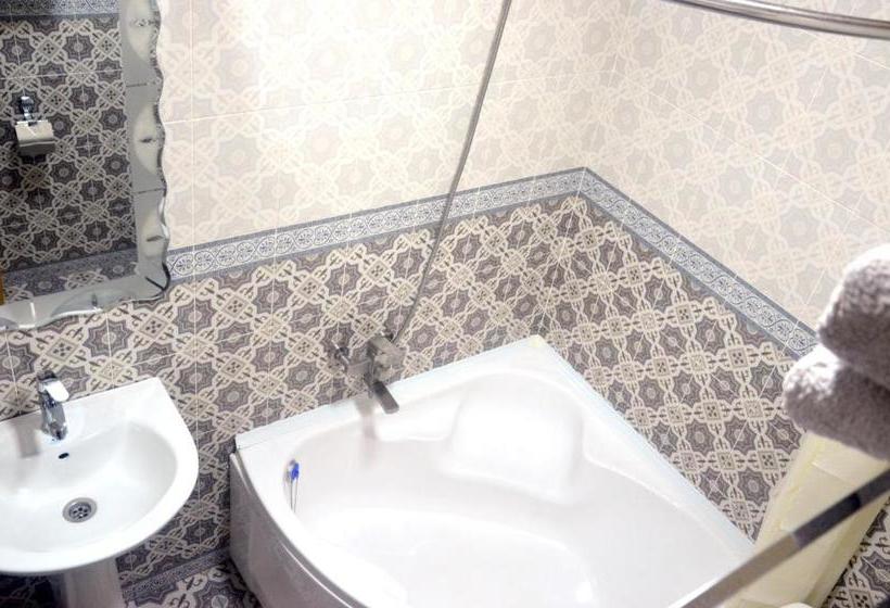 ユースホステル Guest House Dilorom B&b