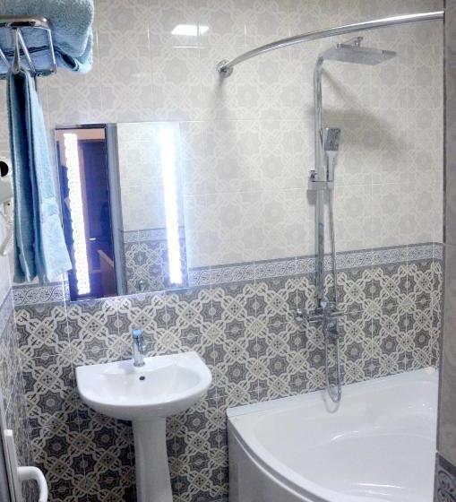 ユースホステル Guest House Dilorom B&b