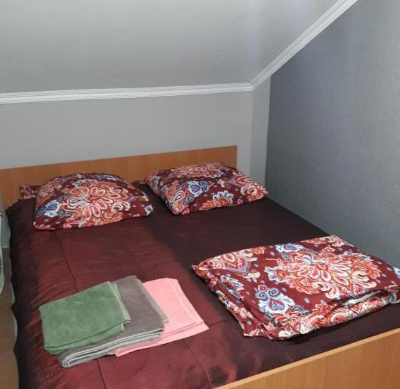 تختخواب و صبحانه міні готель бахус