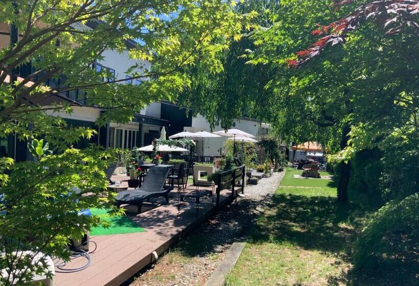 تختخواب و صبحانه Kakureyado Fujikawaguchiko