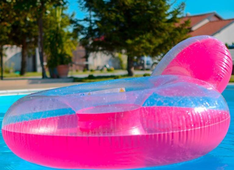 تختخواب و صبحانه Serendipity