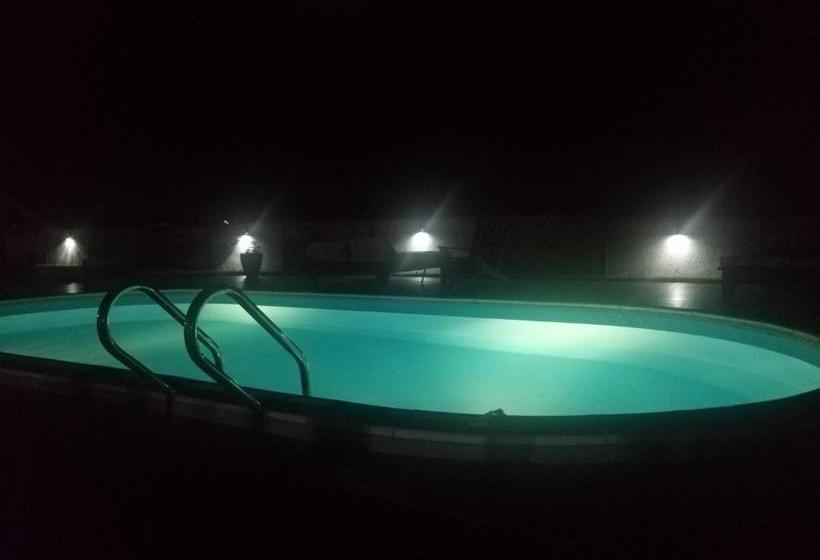 تختخواب و صبحانه Serendipity