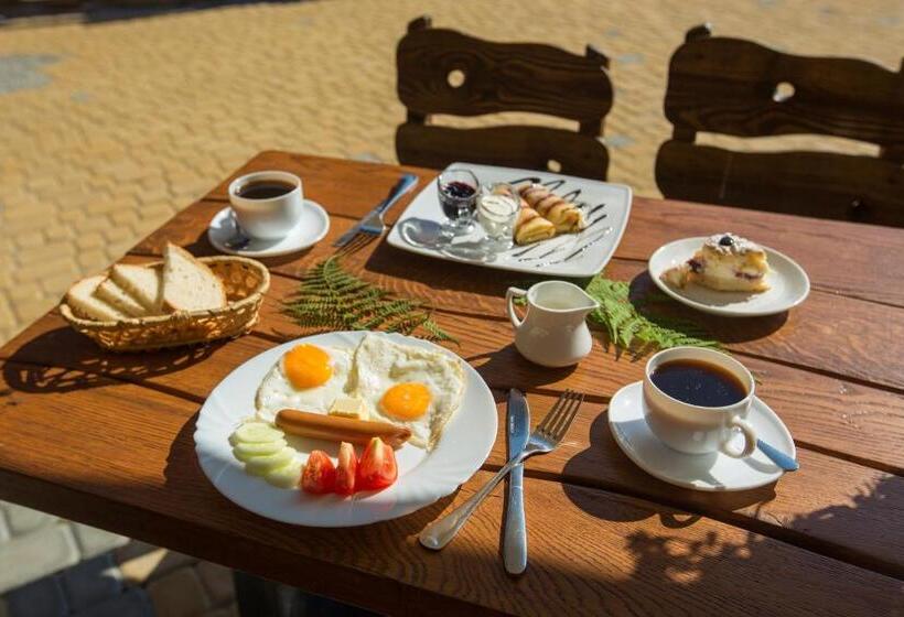 Hotell резорт тростян