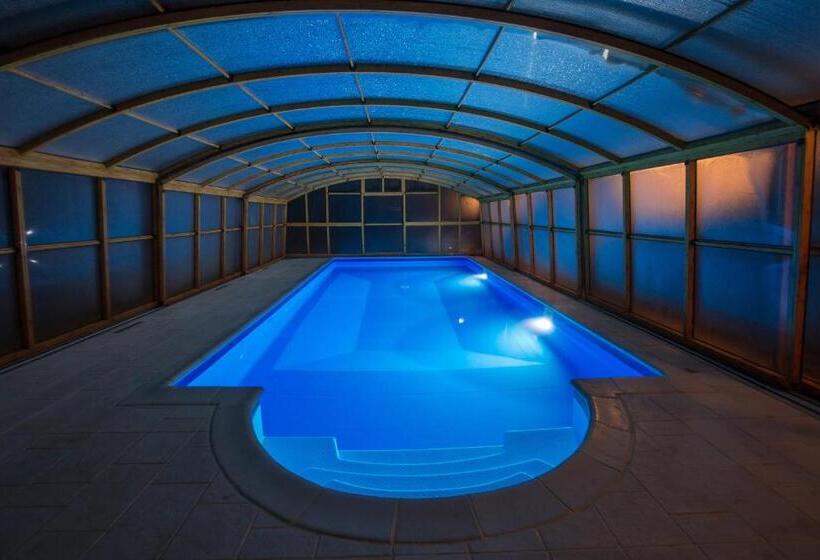 Hotell резорт тростян