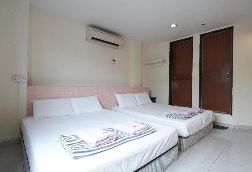 Отель Bangi Budget