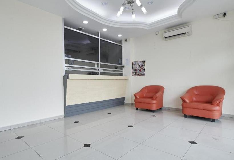 Отель Bangi Budget