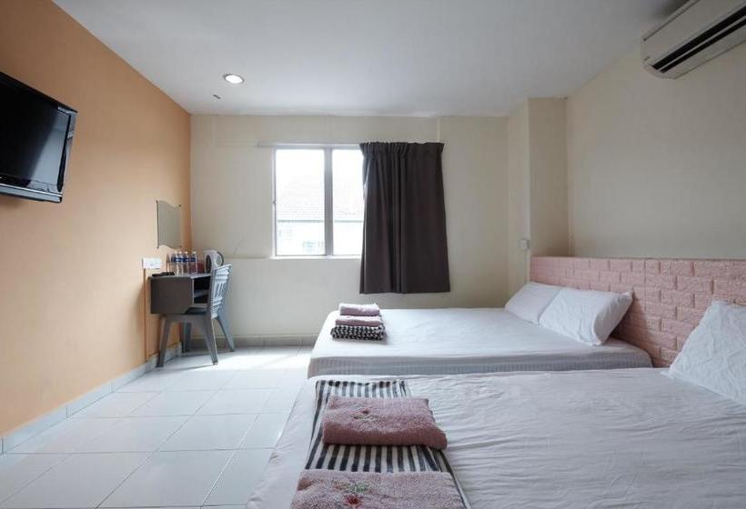 Отель Bangi Budget