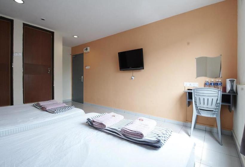 Отель Bangi Budget