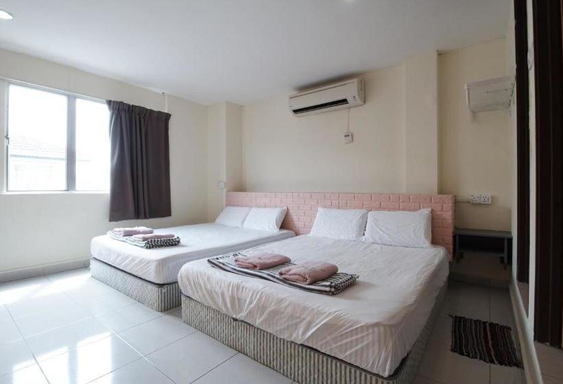 Отель Bangi Budget