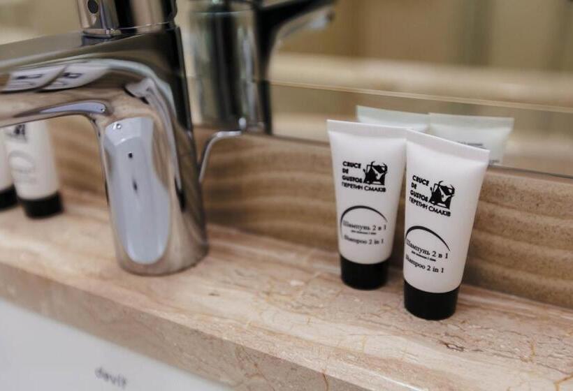 هتل Cruce De Gustos