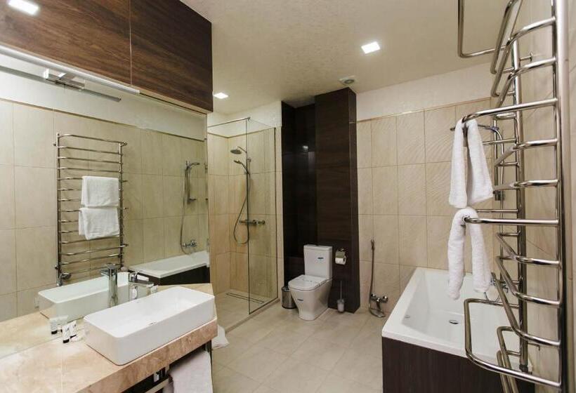 هتل Cruce De Gustos