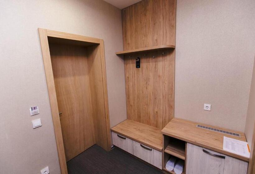 هتل Cruce De Gustos