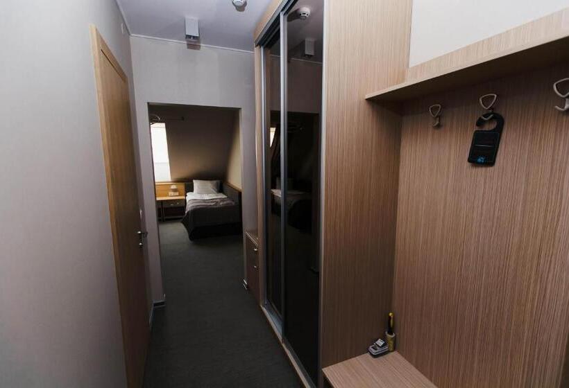 هتل Cruce De Gustos