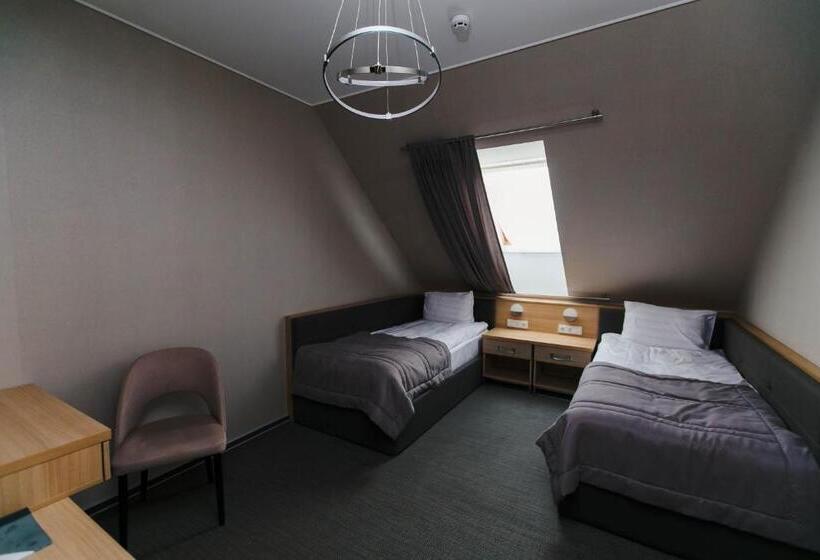 هتل Cruce De Gustos