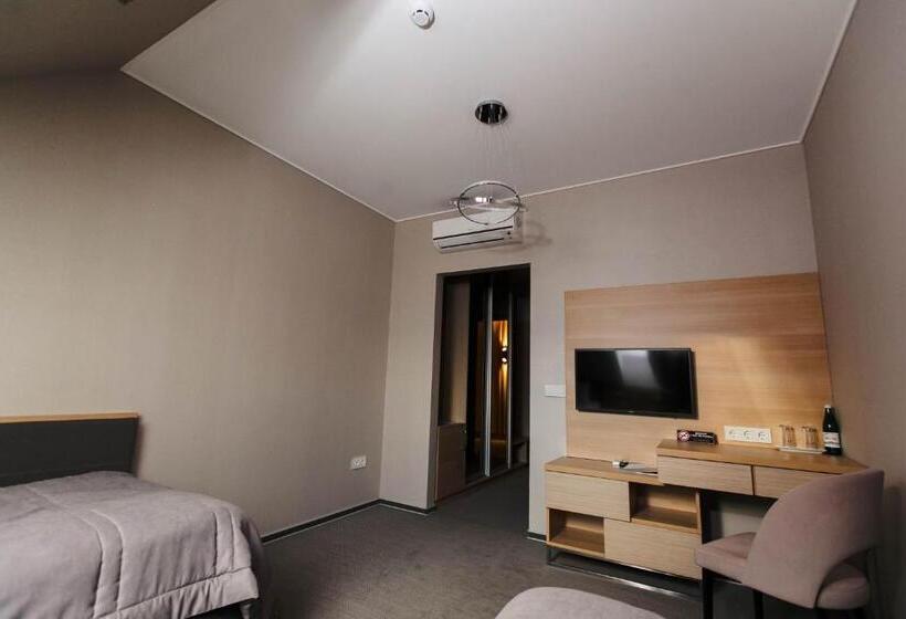 هتل Cruce De Gustos