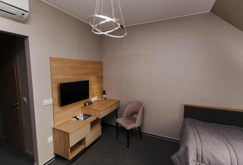 هتل Cruce De Gustos