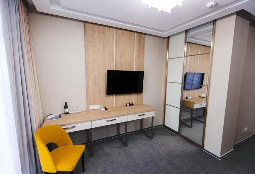 هتل Cruce De Gustos