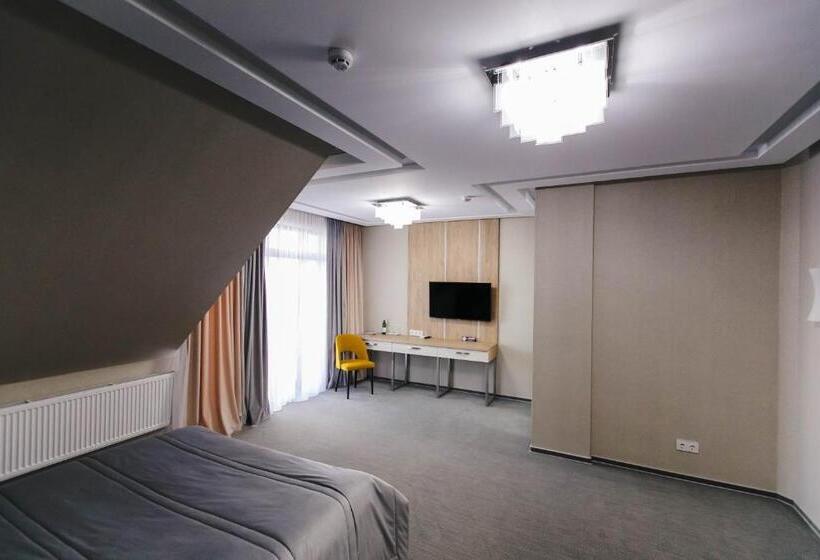 هتل Cruce De Gustos