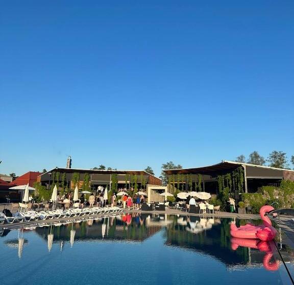 هتل Cruce De Gustos