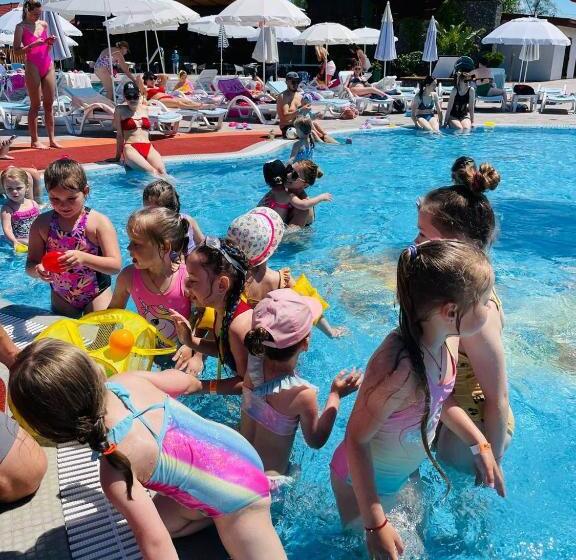 هتل Cruce De Gustos