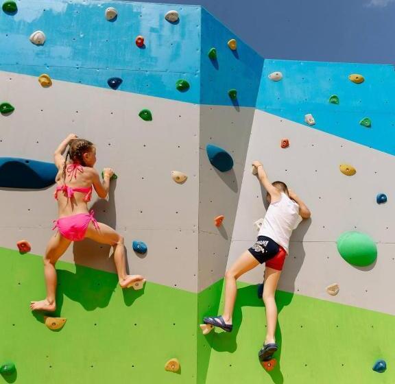 هتل Cruce De Gustos