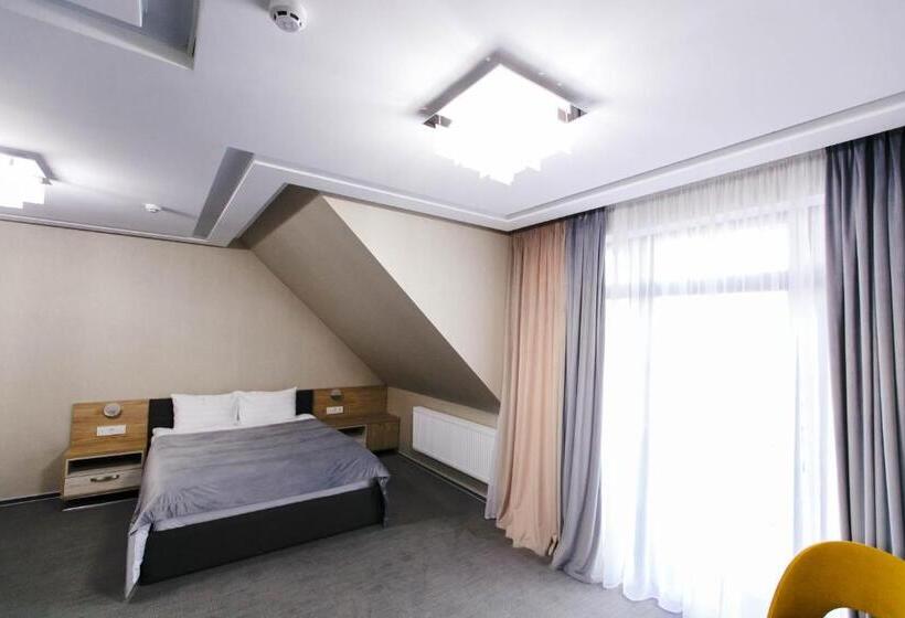 هتل Cruce De Gustos