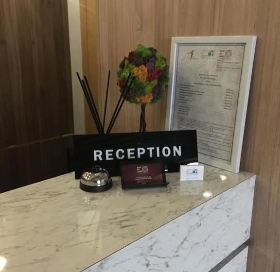 هتل Cruce De Gustos