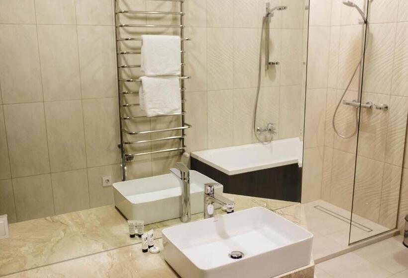 هتل Cruce De Gustos