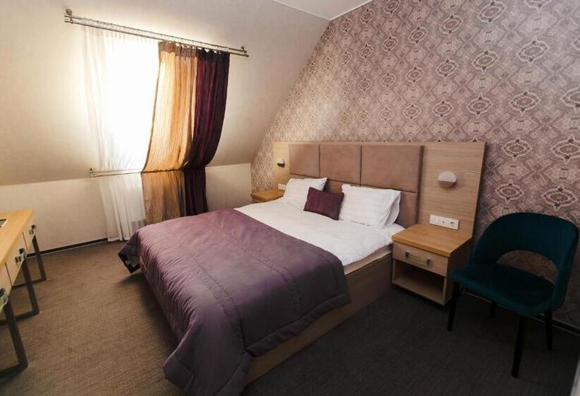 هتل Cruce De Gustos