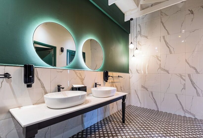 Old Bank Hotel Lion Roars Hotels & Lodges