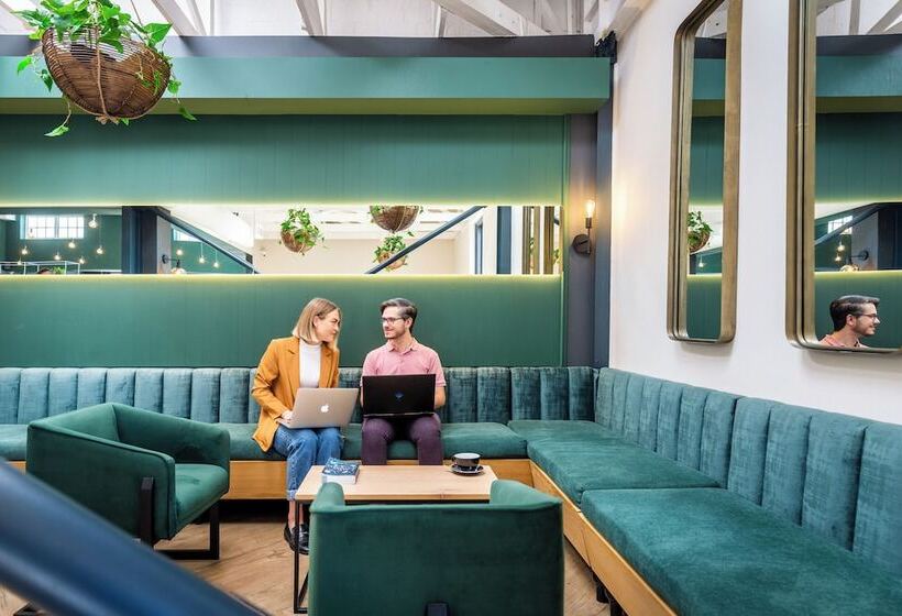 Old Bank Hotel Lion Roars Hotels & Lodges