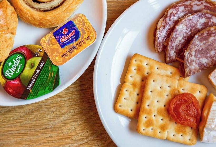 Old Bank Hotel Lion Roars Hotels & Lodges