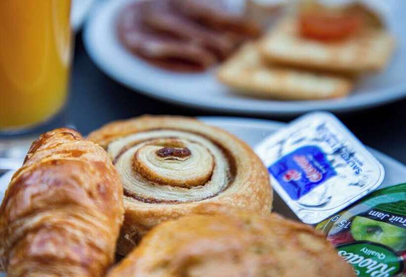 Old Bank Hotel Lion Roars Hotels & Lodges