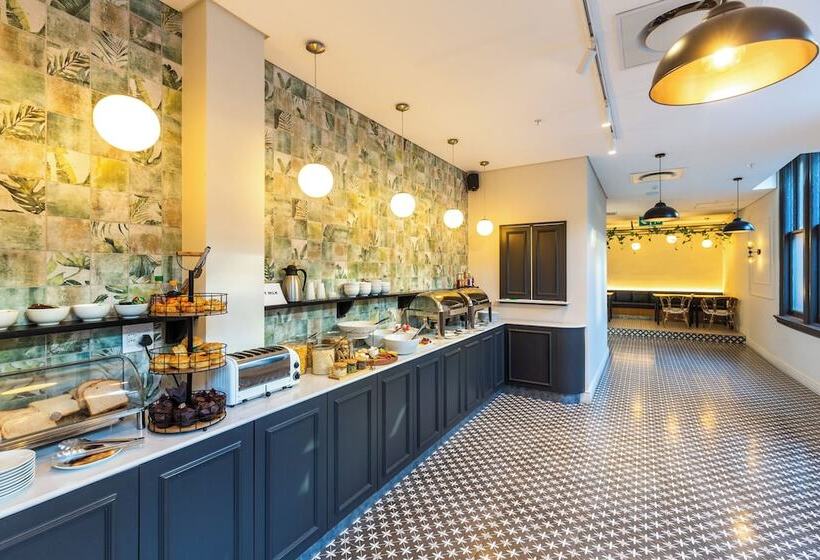 Old Bank Hotel Lion Roars Hotels & Lodges