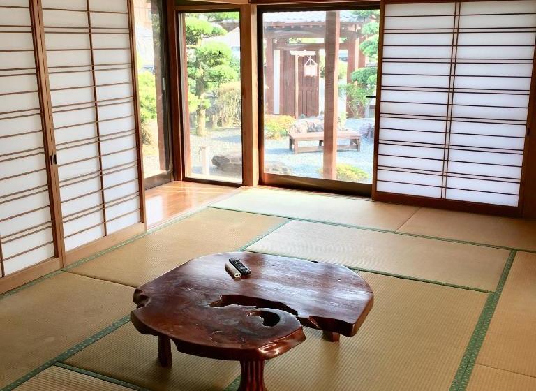 ペンション まるで一国一城の主 佐藤邸